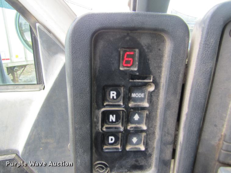 image for item DC4334 2000 Chevrolet C7500 bucket truck