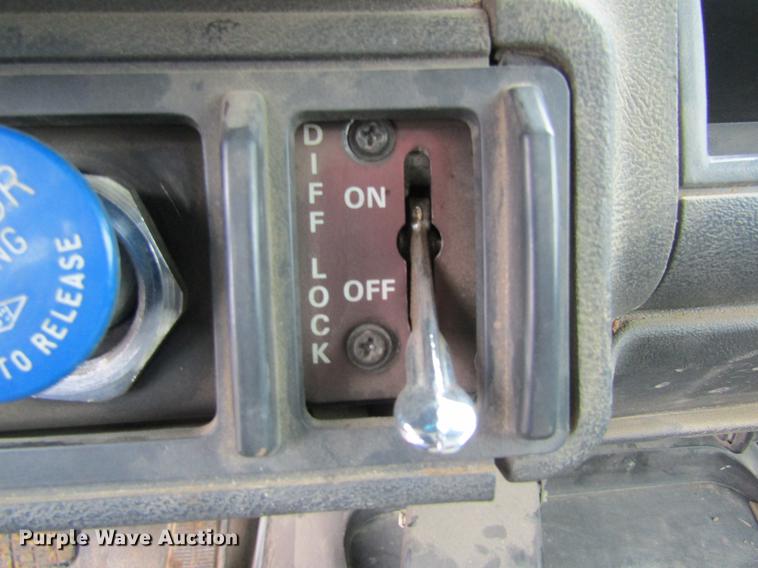 image for item DC4334 2000 Chevrolet C7500 bucket truck