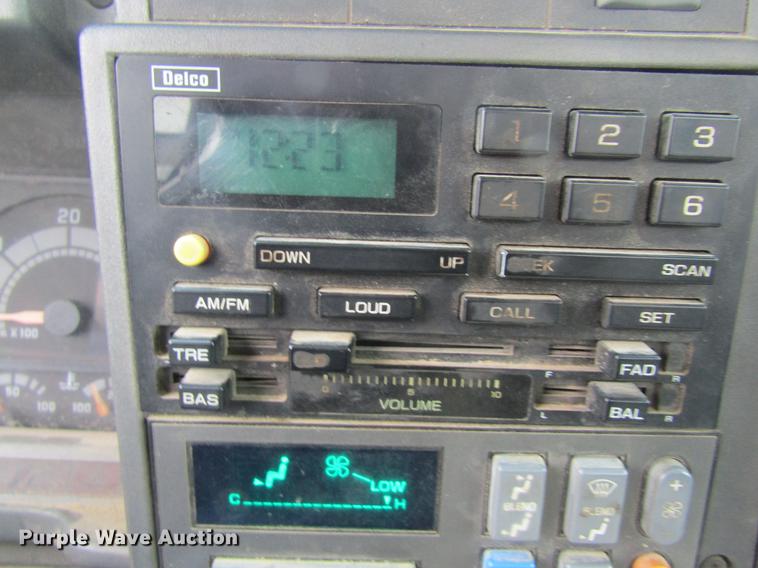 image for item DC4334 2000 Chevrolet C7500 bucket truck