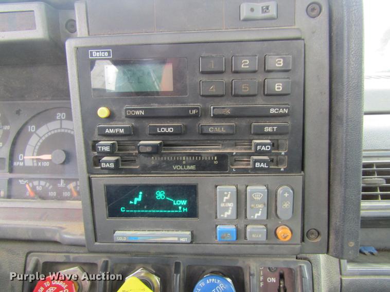 image for item DC4334 2000 Chevrolet C7500 bucket truck