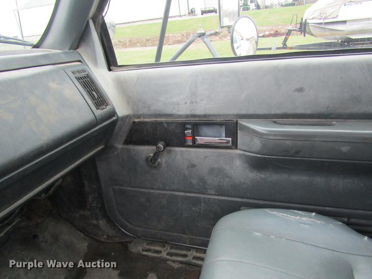 image for item DC4334 2000 Chevrolet C7500 bucket truck