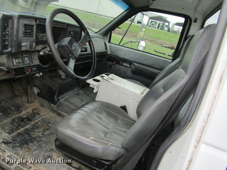 image for item DC4334 2000 Chevrolet C7500 bucket truck