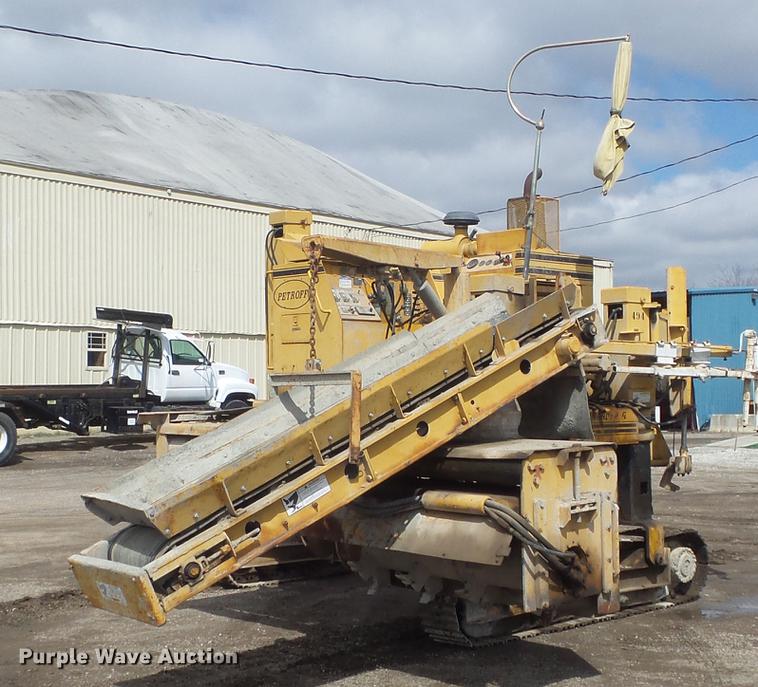 image for item DC7366 1988 Gomaco GT-6200 Commander II curb and gutter machine