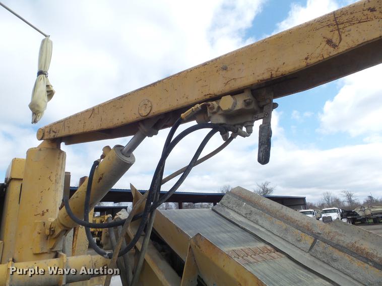 image for item DC7366 1988 Gomaco GT-6200 Commander II curb and gutter machine