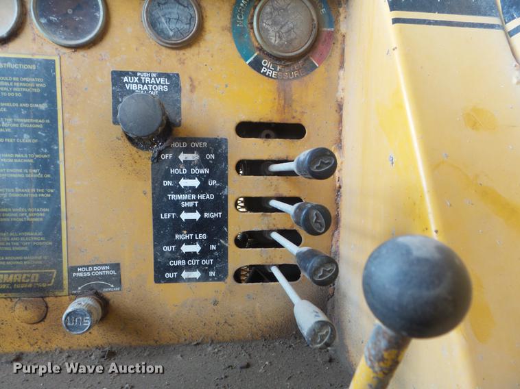 image for item DC7366 1988 Gomaco GT-6200 Commander II curb and gutter machine