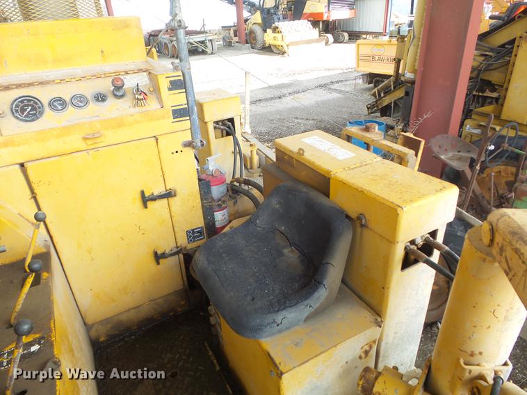 image for item DC7366 1988 Gomaco GT-6200 Commander II curb and gutter machine