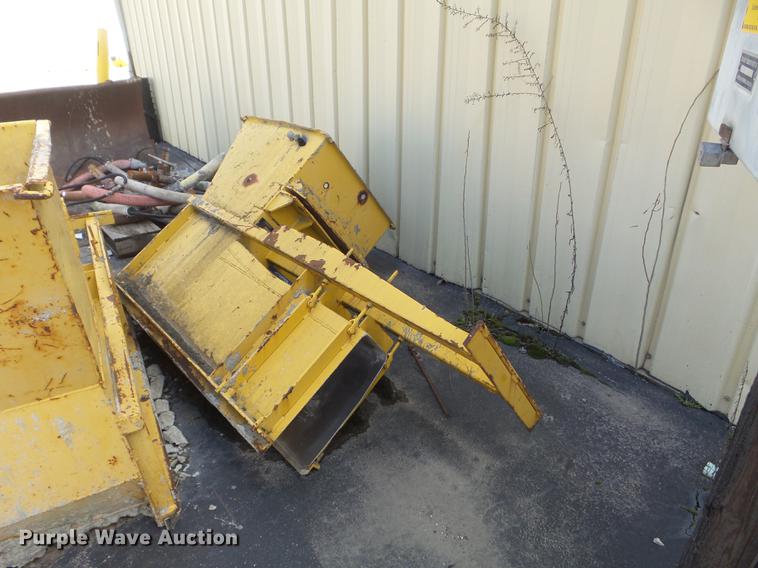 image for item DC7366 1988 Gomaco GT-6200 Commander II curb and gutter machine