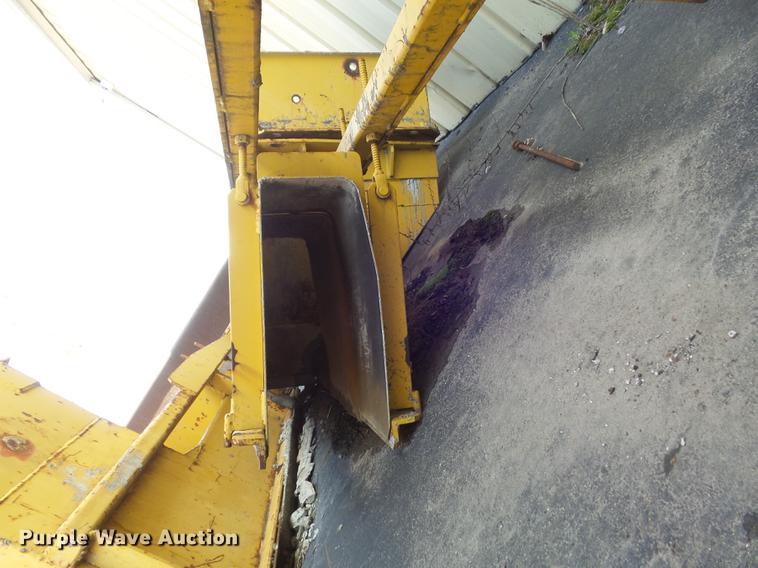 image for item DC7366 1988 Gomaco GT-6200 Commander II curb and gutter machine