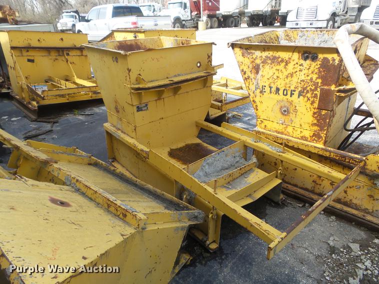 image for item DC7366 1988 Gomaco GT-6200 Commander II curb and gutter machine