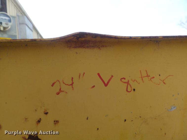 image for item DC7366 1988 Gomaco GT-6200 Commander II curb and gutter machine