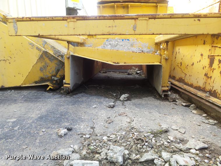 image for item DC7366 1988 Gomaco GT-6200 Commander II curb and gutter machine