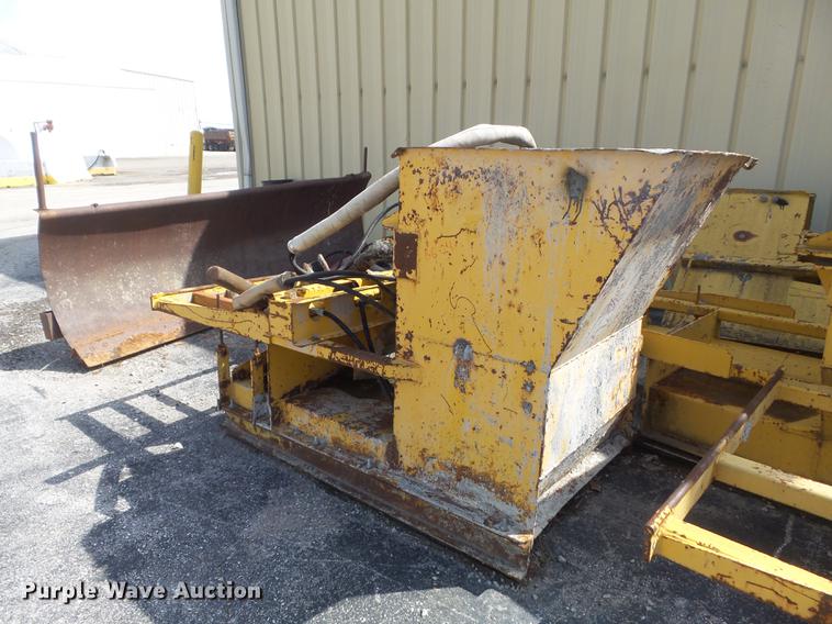 image for item DC7366 1988 Gomaco GT-6200 Commander II curb and gutter machine