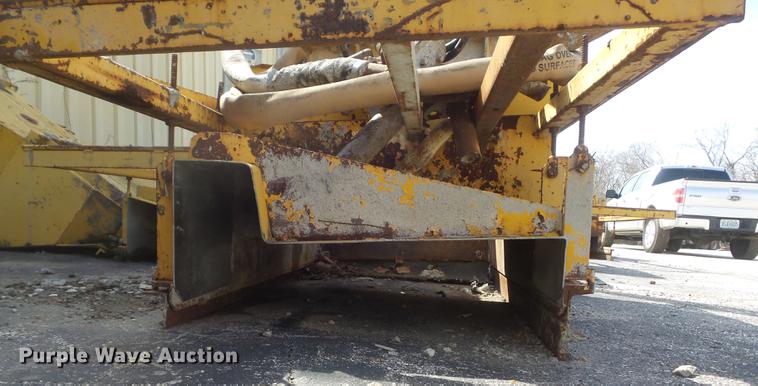 image for item DC7366 1988 Gomaco GT-6200 Commander II curb and gutter machine