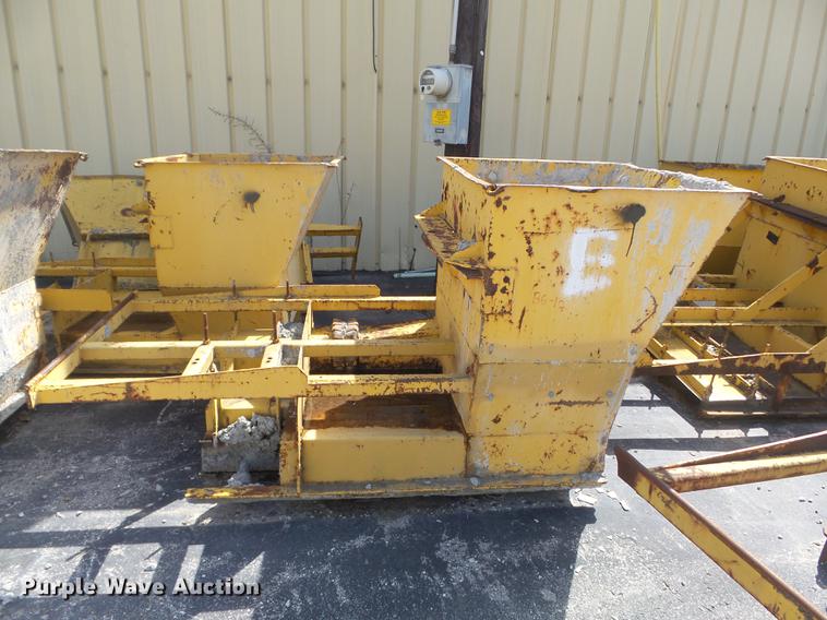 image for item DC7366 1988 Gomaco GT-6200 Commander II curb and gutter machine