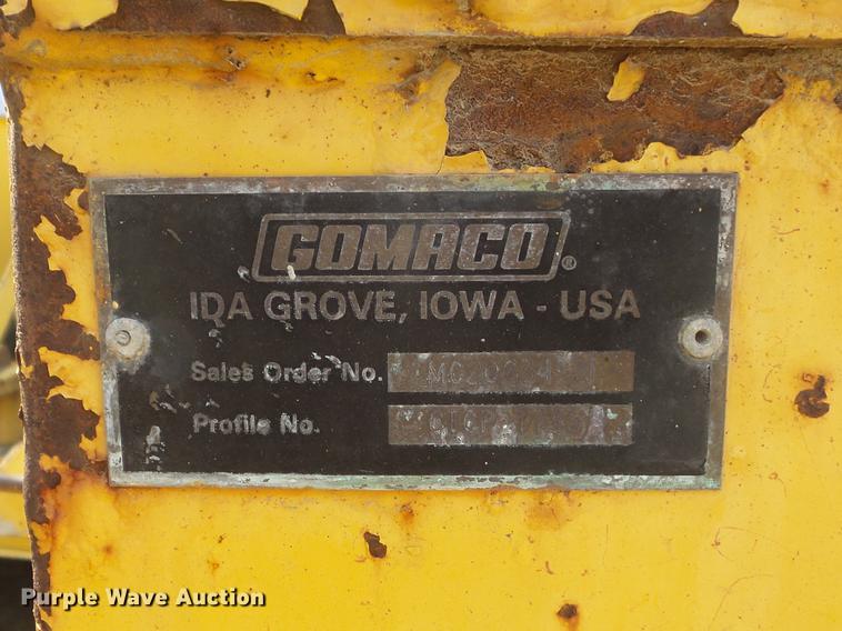 image for item DC7366 1988 Gomaco GT-6200 Commander II curb and gutter machine