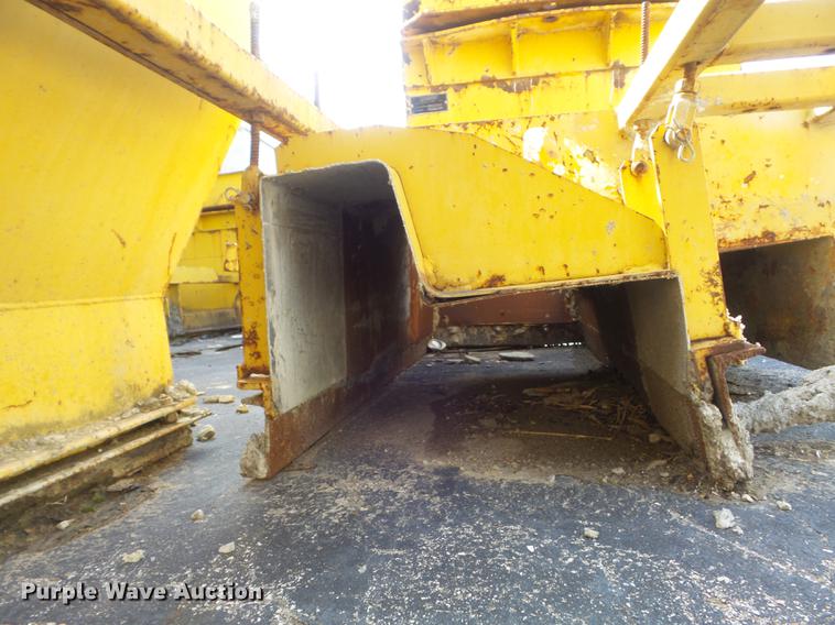 image for item DC7366 1988 Gomaco GT-6200 Commander II curb and gutter machine