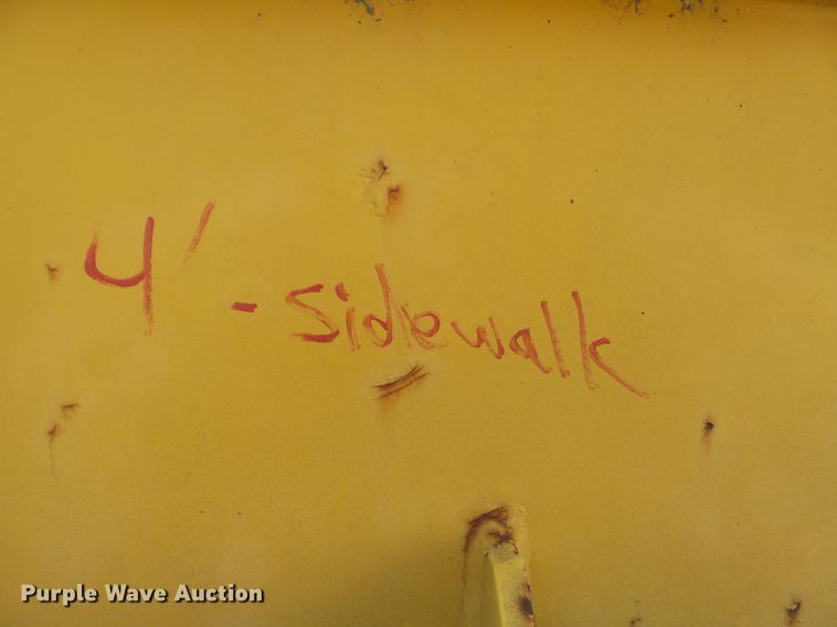 image for item DC7366 1988 Gomaco GT-6200 Commander II curb and gutter machine