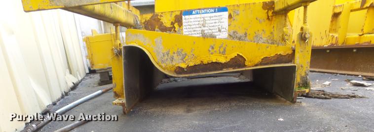 image for item DC7366 1988 Gomaco GT-6200 Commander II curb and gutter machine