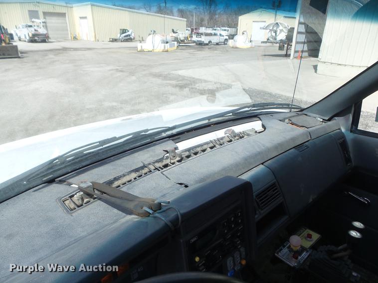 image for item DC7367 1999 GMC C7500 roll-off container truck