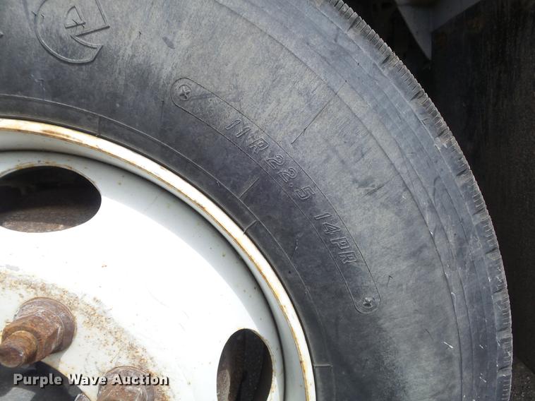 image for item DC7367 1999 GMC C7500 roll-off container truck