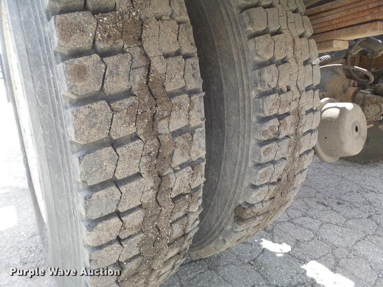 image for item DC7367 1999 GMC C7500 roll-off container truck