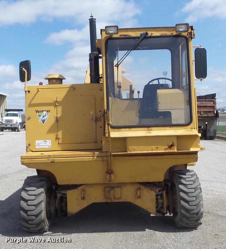 image for item DC7370 1988 Vermeer CC135 concrete cutter