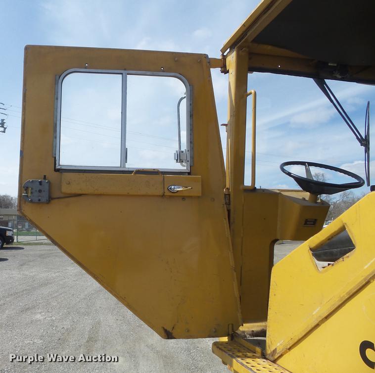 image for item DC7370 1988 Vermeer CC135 concrete cutter