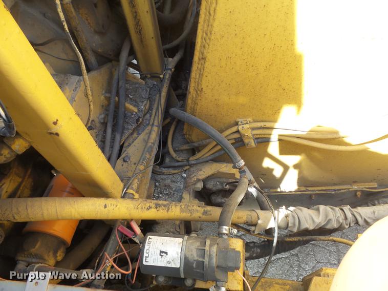 image for item DC7370 1988 Vermeer CC135 concrete cutter