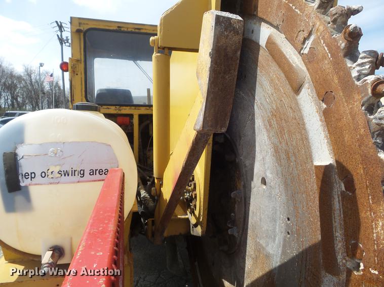 image for item DC7370 1988 Vermeer CC135 concrete cutter