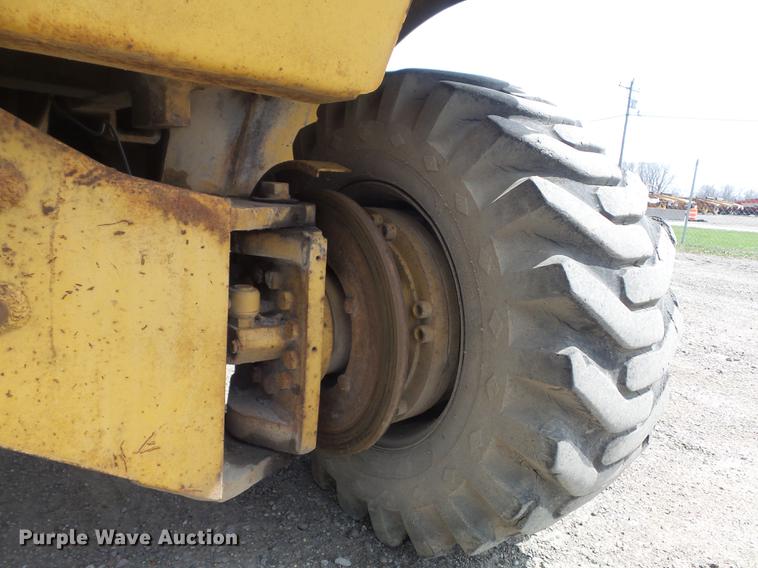 image for item DC7370 1988 Vermeer CC135 concrete cutter