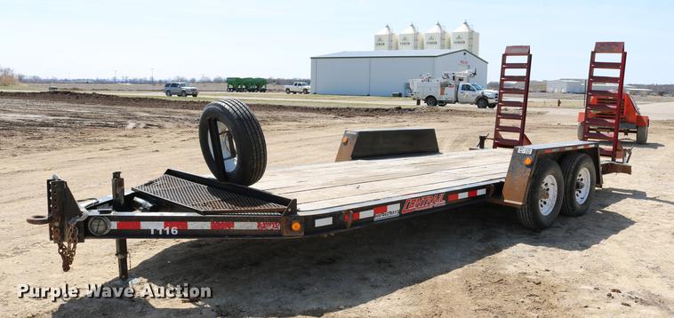 image for item DC7638 2005 Towmaster Contrail C-10 equipment trailer