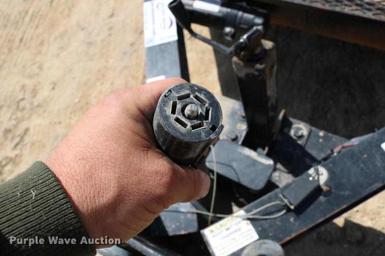 image for item DC7638 2005 Towmaster Contrail C-10 equipment trailer