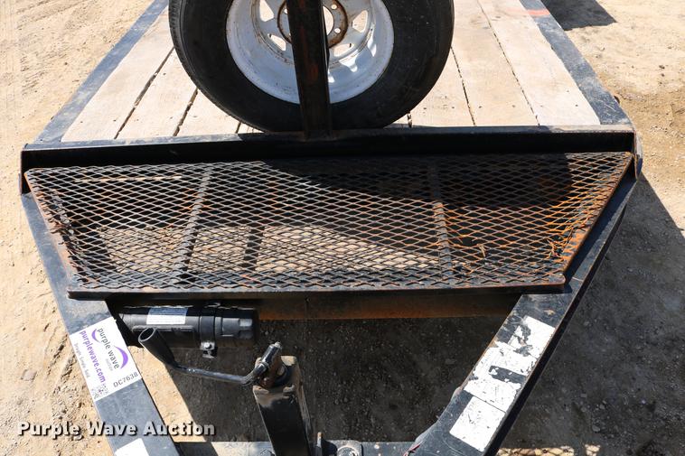image for item DC7638 2005 Towmaster Contrail C-10 equipment trailer