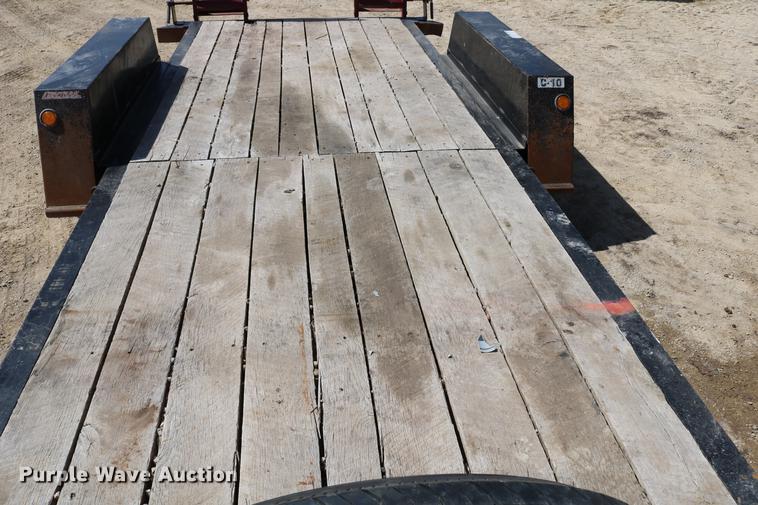 image for item DC7638 2005 Towmaster Contrail C-10 equipment trailer