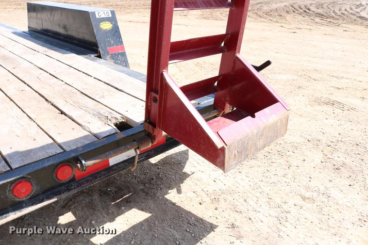 image for item DC7638 2005 Towmaster Contrail C-10 equipment trailer