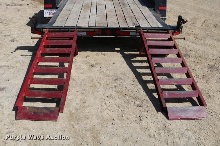 image for item DC7638 2005 Towmaster Contrail C-10 equipment trailer