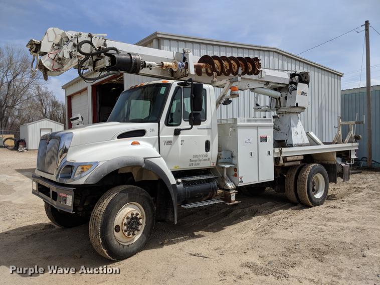 image for item DC7639 2007 International 7300 SFA digger derrick truck
