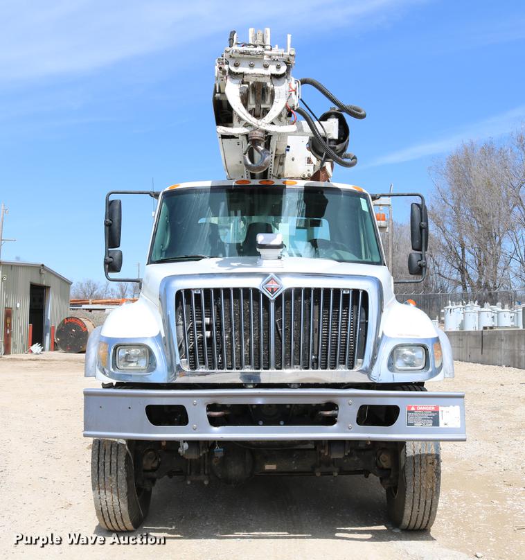 image for item DC7639 2007 International 7300 SFA digger derrick truck