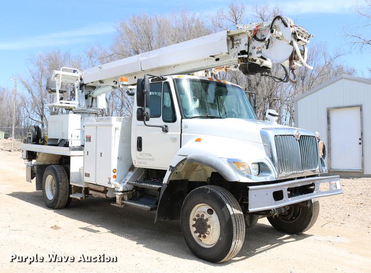 image for item DC7639 2007 International 7300 SFA digger derrick truck