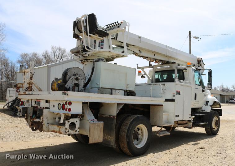 image for item DC7639 2007 International 7300 SFA digger derrick truck