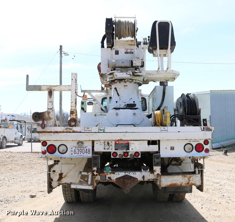 image for item DC7639 2007 International 7300 SFA digger derrick truck