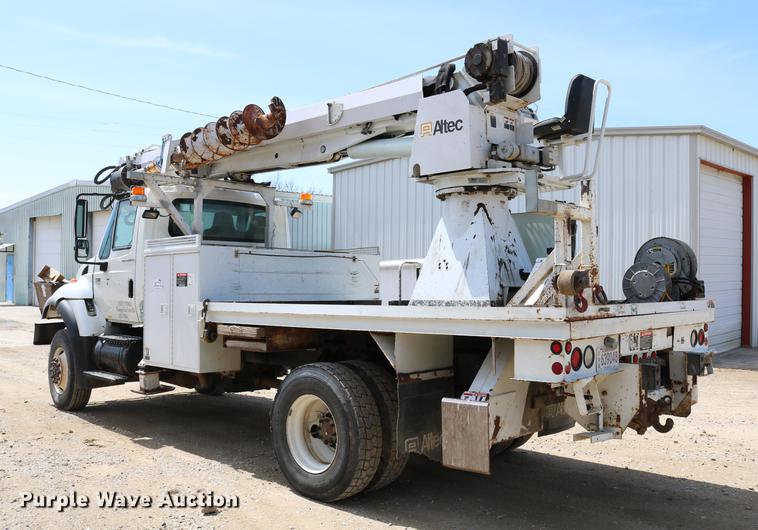 image for item DC7639 2007 International 7300 SFA digger derrick truck