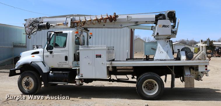 image for item DC7639 2007 International 7300 SFA digger derrick truck