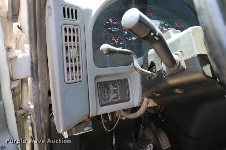 image for item DC7639 2007 International 7300 SFA digger derrick truck