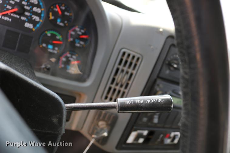 image for item DC7639 2007 International 7300 SFA digger derrick truck