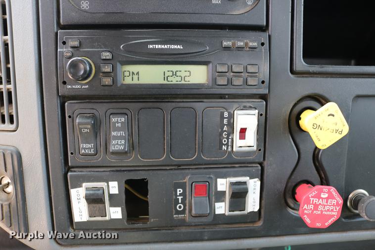 image for item DC7639 2007 International 7300 SFA digger derrick truck