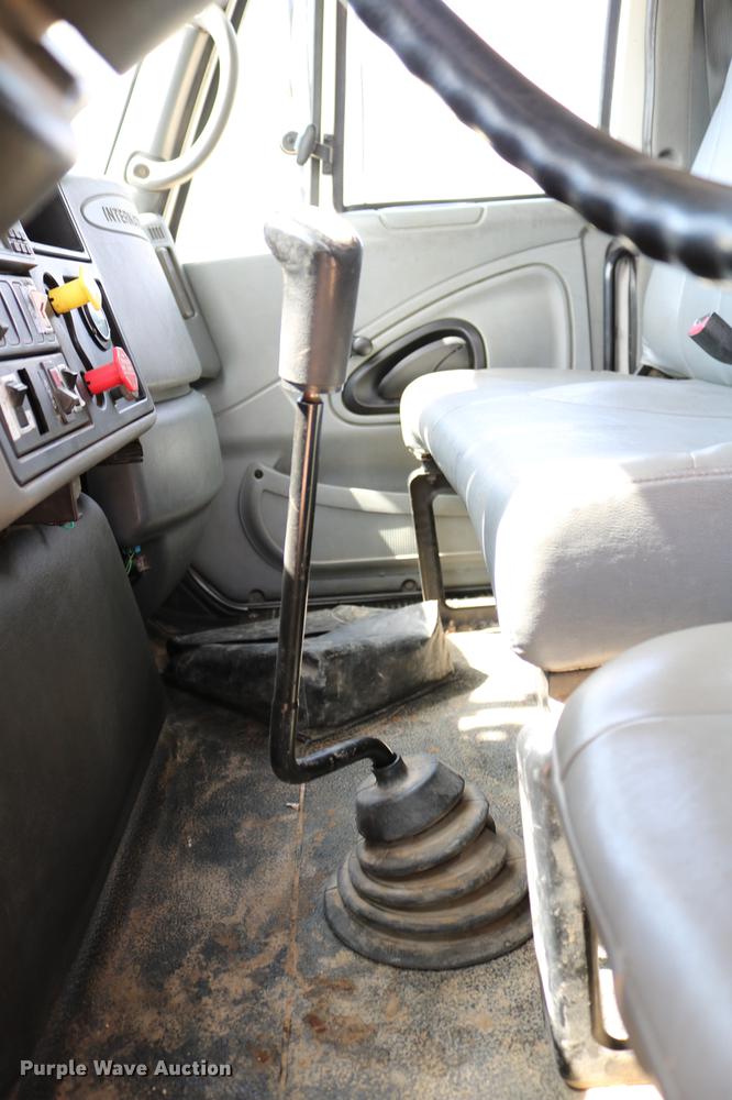 image for item DC7639 2007 International 7300 SFA digger derrick truck