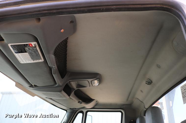 image for item DC7639 2007 International 7300 SFA digger derrick truck