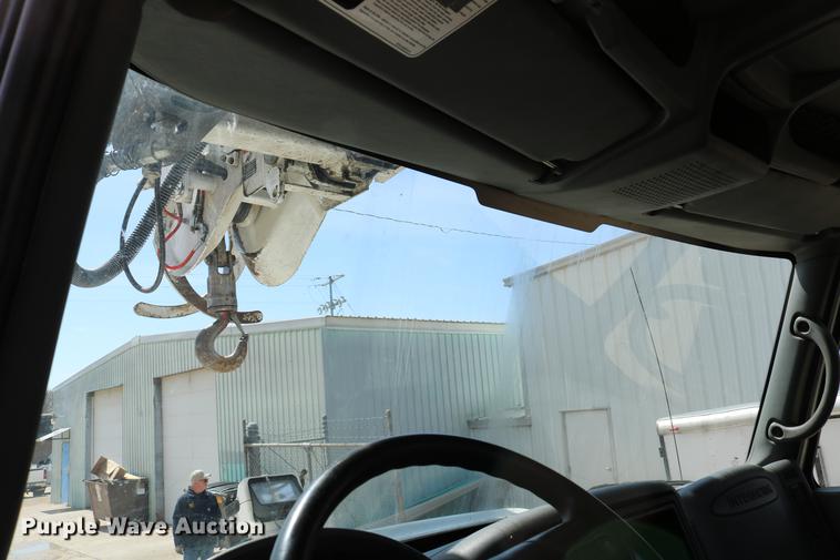 image for item DC7639 2007 International 7300 SFA digger derrick truck