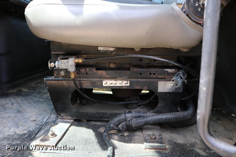 image for item DC7639 2007 International 7300 SFA digger derrick truck